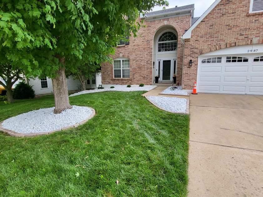 Landscaped front yard with white stone beds